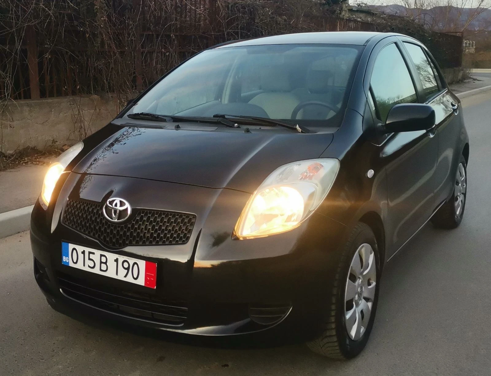 Toyota Yaris 1.3бензин 4 цилиндъра 2009 италия, снимка 3 - Автомобили и джипове - 53772700
