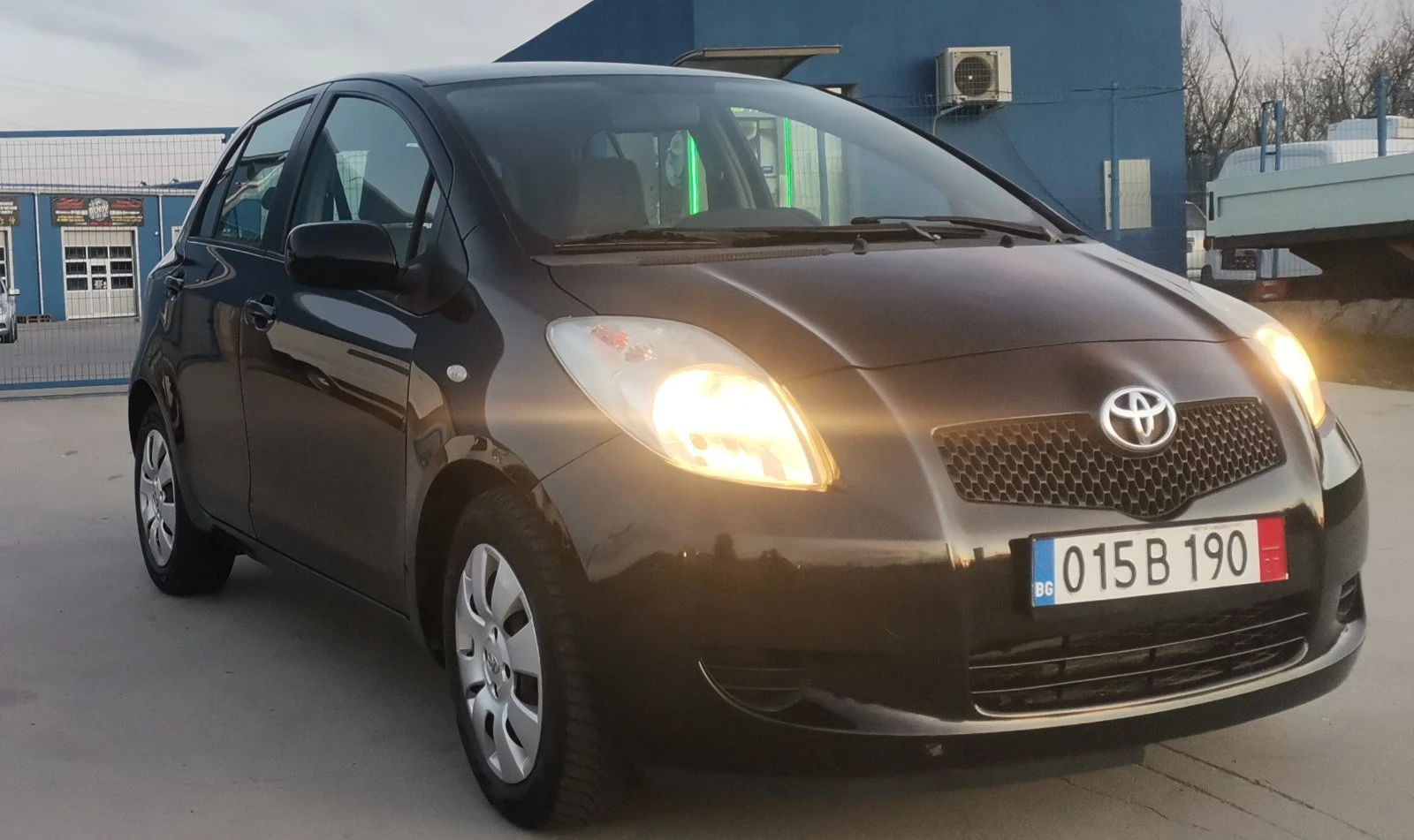 Toyota Yaris 1.3бензин 4 цилиндъра 2009 италия, снимка 2 - Автомобили и джипове - 53772700