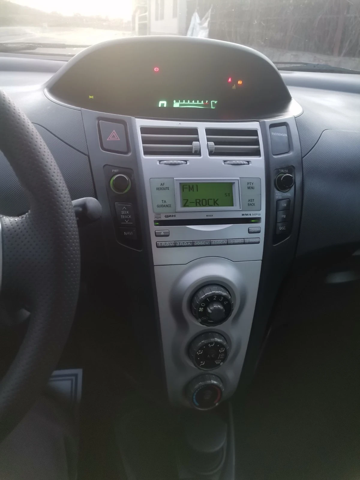 Toyota Yaris 1.3бензин 4 цилиндъра 2009 италия, снимка 7 - Автомобили и джипове - 53772700