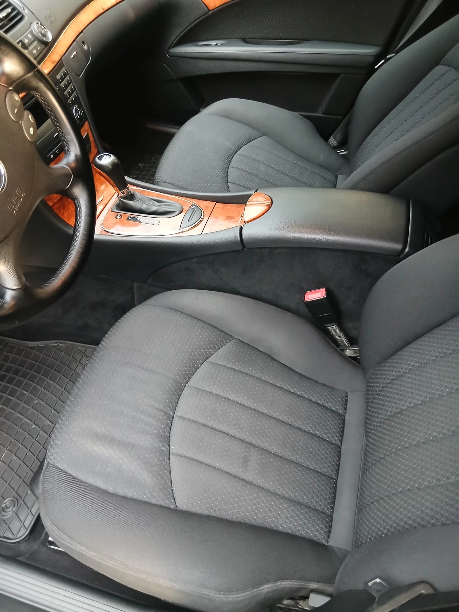 Mercedes-Benz E 220 Елеганс, снимка 11 - Автомобили и джипове - 54623386