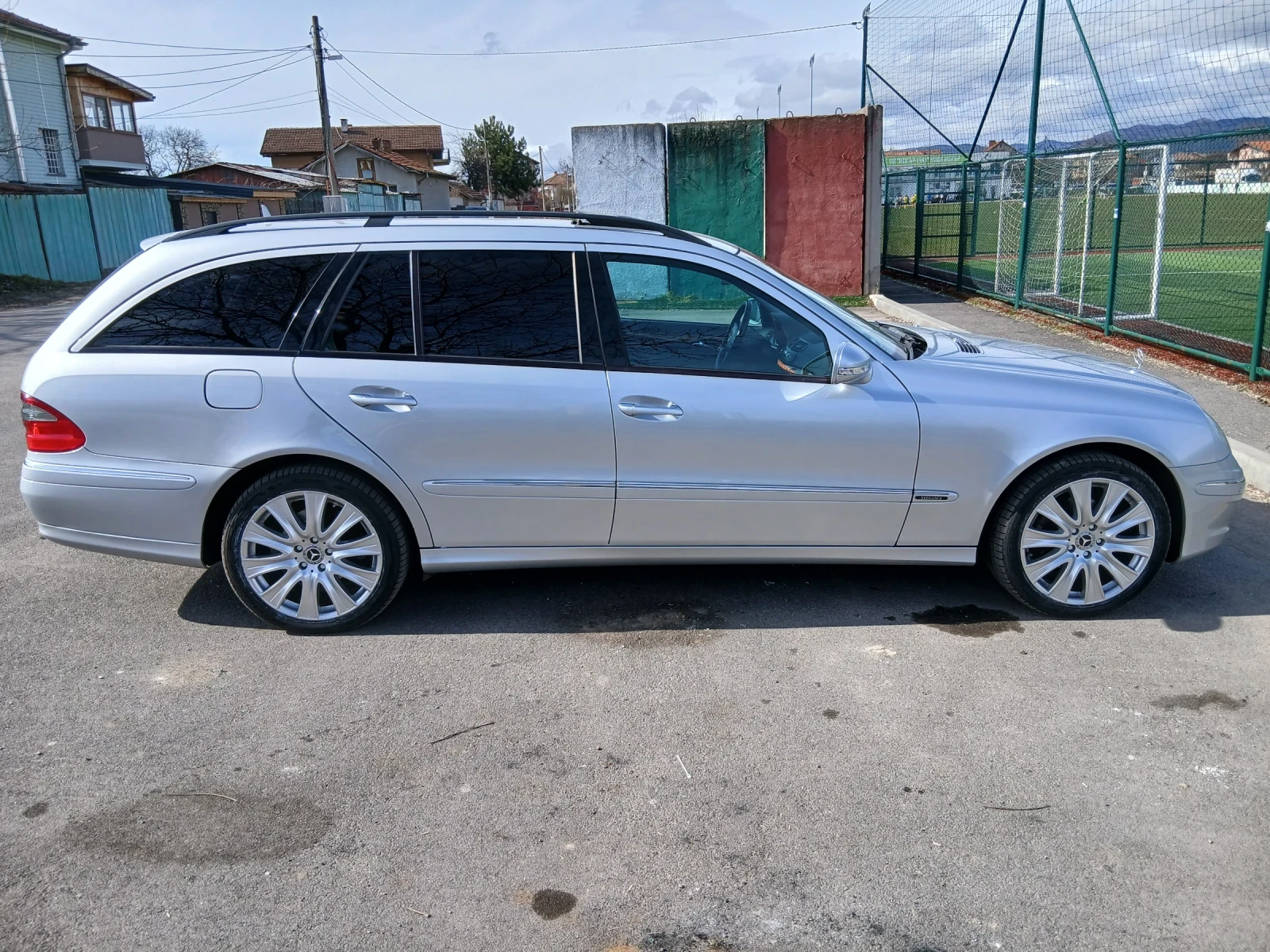 Mercedes-Benz E 220 Елеганс, снимка 2 - Автомобили и джипове - 54623386