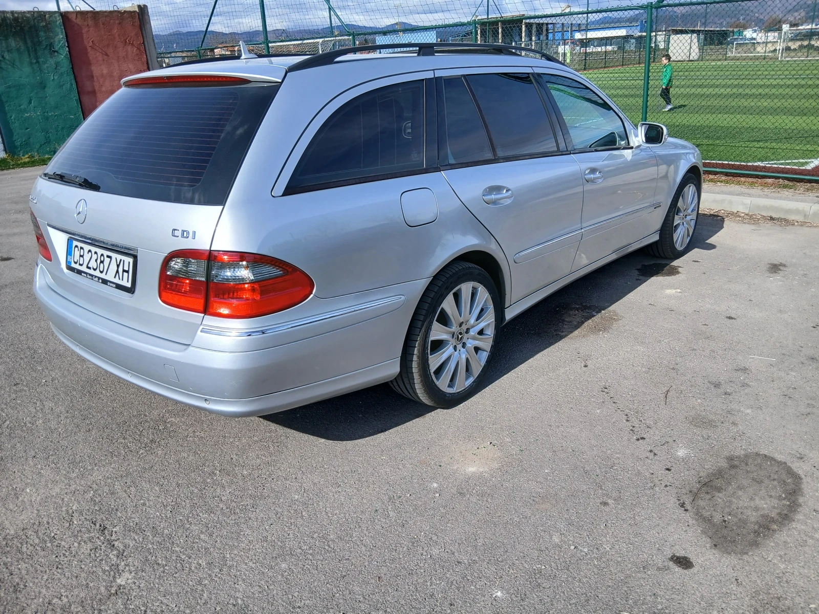 Mercedes-Benz E 220 Елеганс, снимка 3 - Автомобили и джипове - 54623386