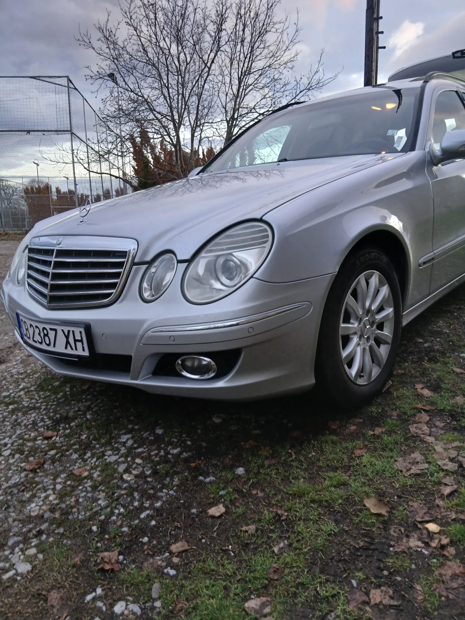 Mercedes-Benz E 220 Елеганс, снимка 7 - Автомобили и джипове - 54623386