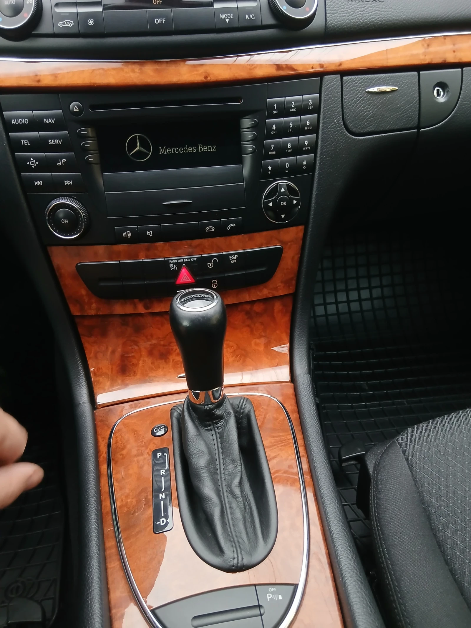 Mercedes-Benz E 220 Елеганс, снимка 13 - Автомобили и джипове - 54623386