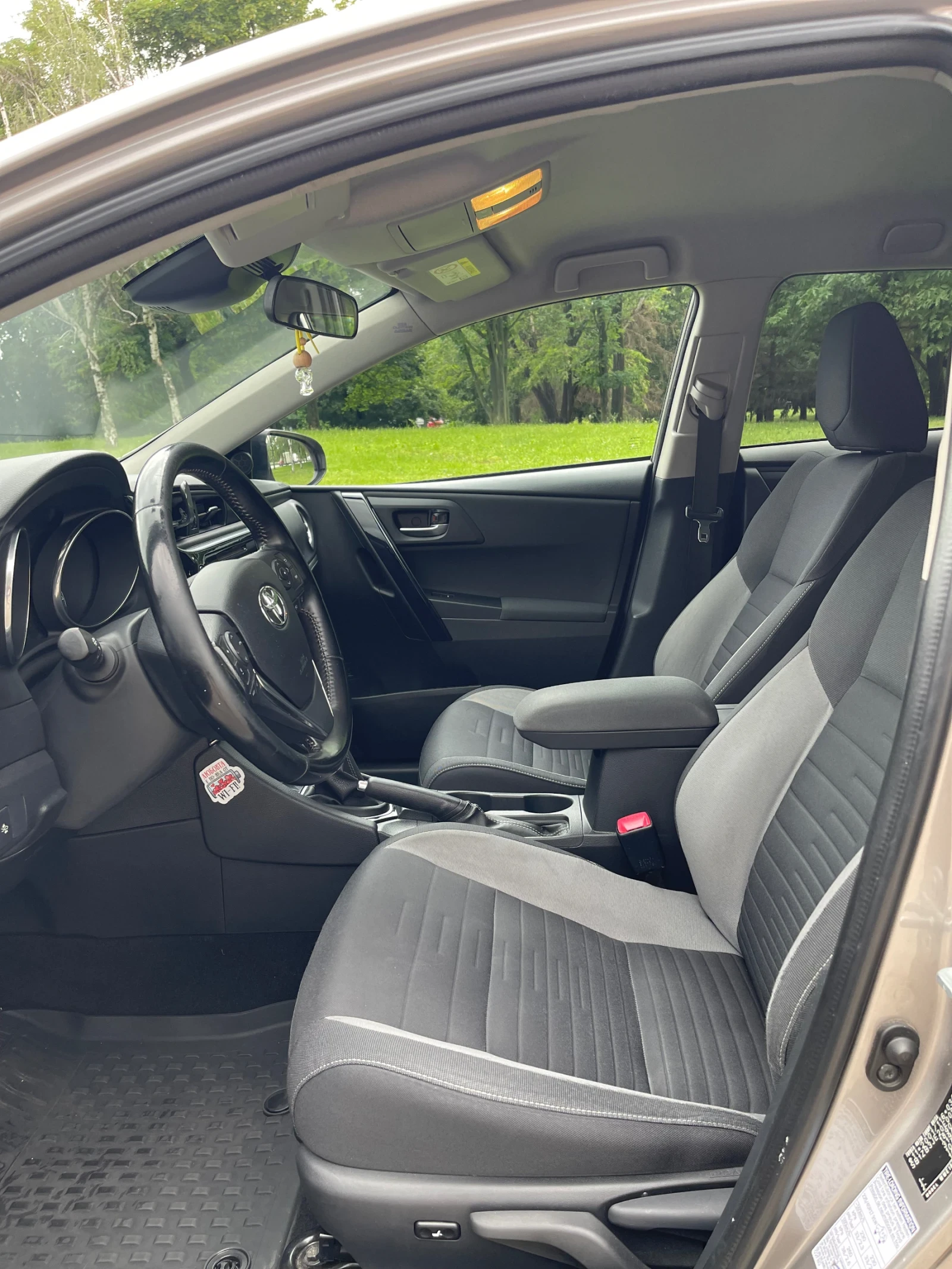 Toyota Auris, снимка 8 - Автомобили и джипове - 54792756
