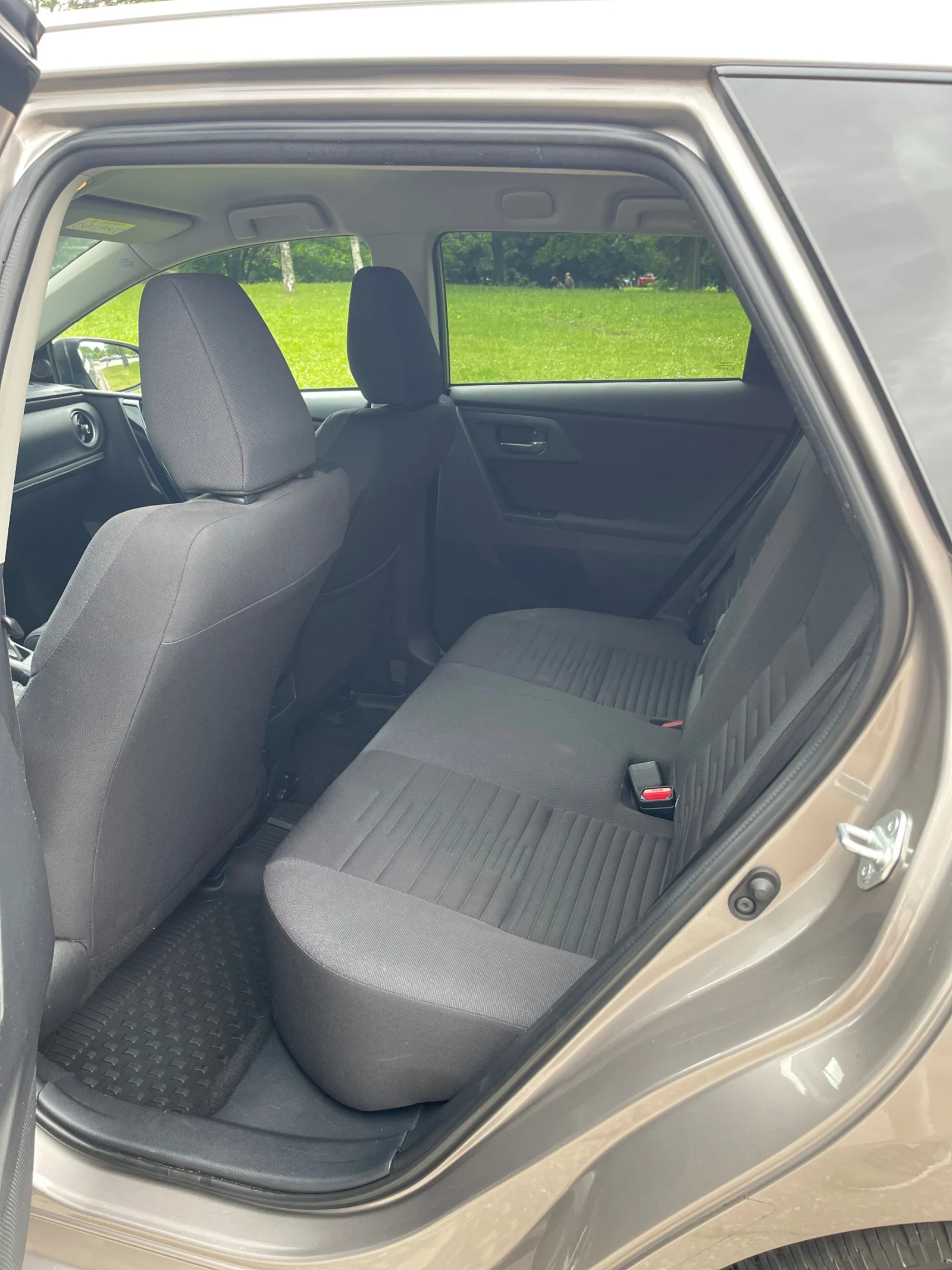 Toyota Auris, снимка 11 - Автомобили и джипове - 54792756