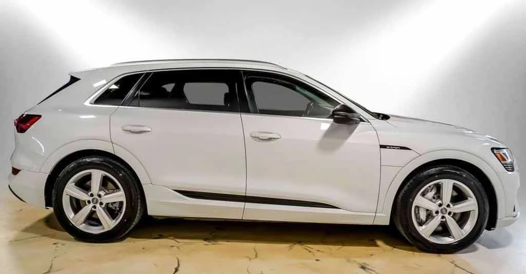 Audi E-Tron * Progressiv * ЛИЦЕНЗИРАН ДИЛЪР * АВТОКРЕДИТ, снимка 3 - Автомобили и джипове - 54841032