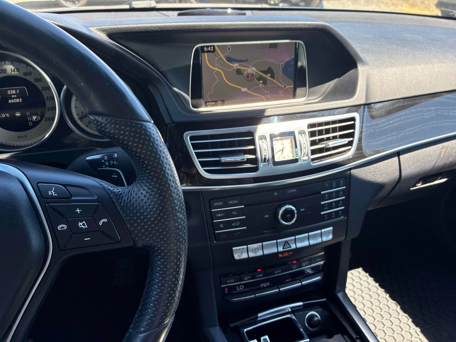 Mercedes-Benz E 350 CARFAX, снимка 11 - Автомобили и джипове - 54953115