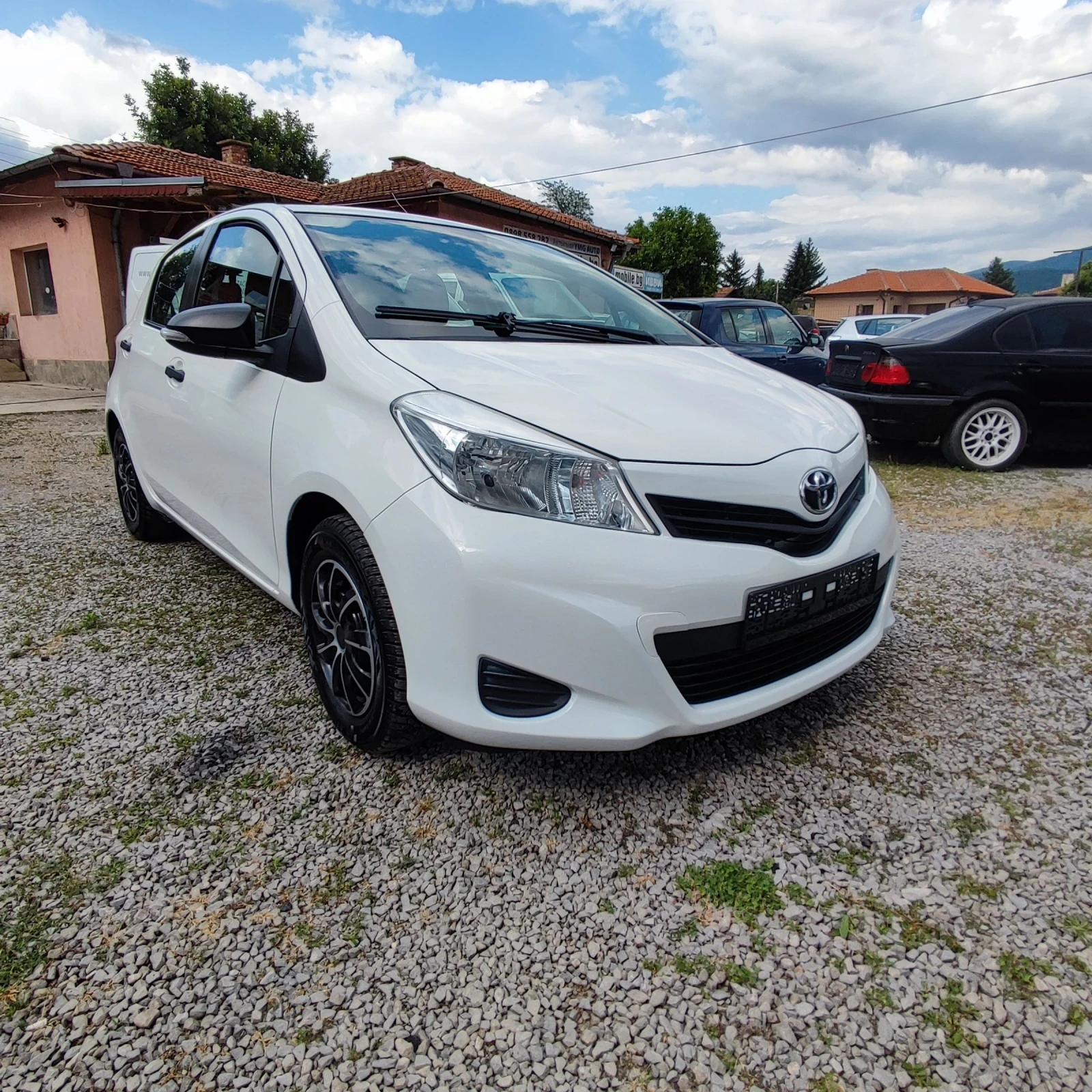Toyota Yaris 1.0i* КЛИМАТИК* EVRO 5* , снимка 3 - Автомобили и джипове - 55177952
