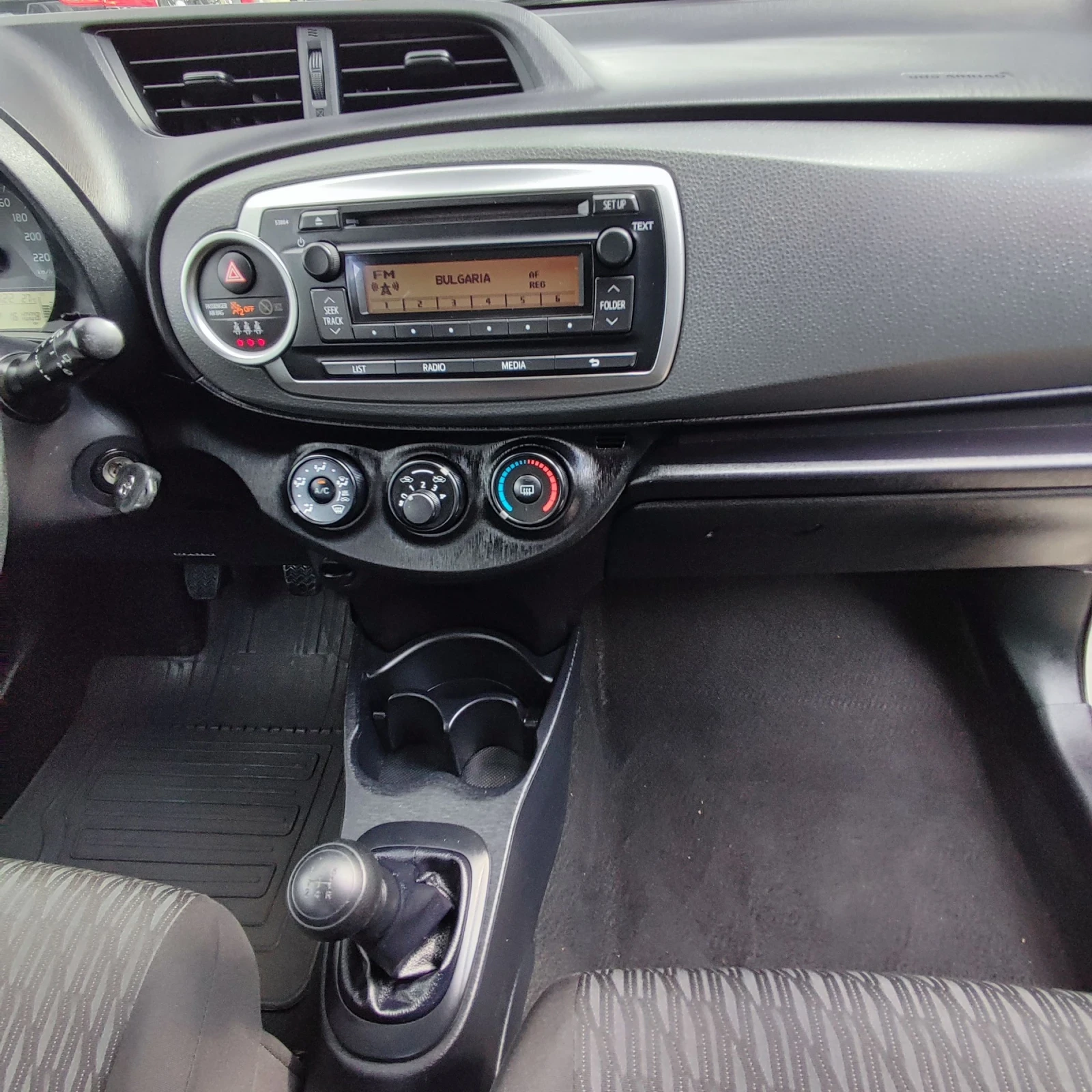 Toyota Yaris 1.0i* КЛИМАТИК* EVRO 5* , снимка 11 - Автомобили и джипове - 55177952