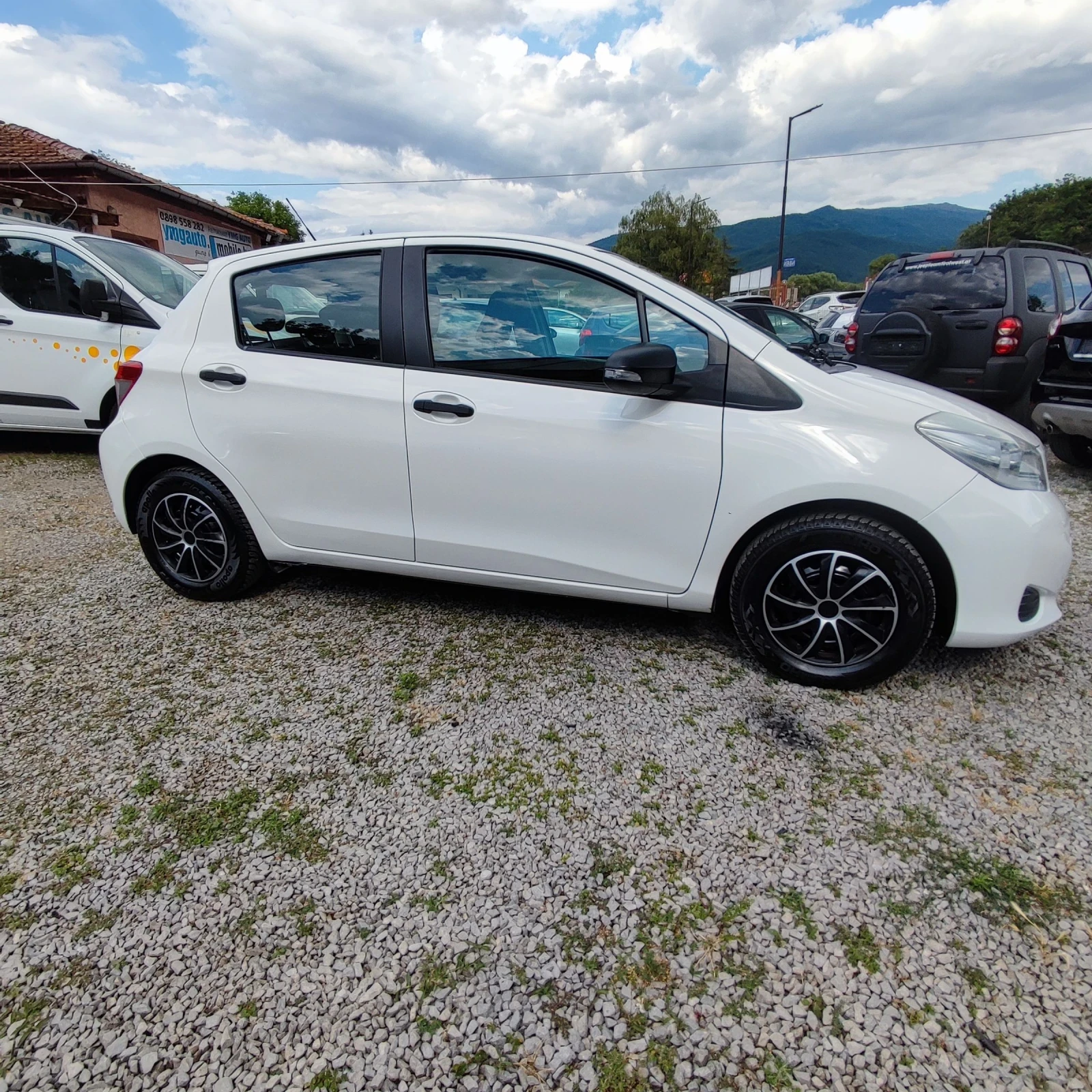 Toyota Yaris 1.0i* КЛИМАТИК* EVRO 5* , снимка 4 - Автомобили и джипове - 55177952