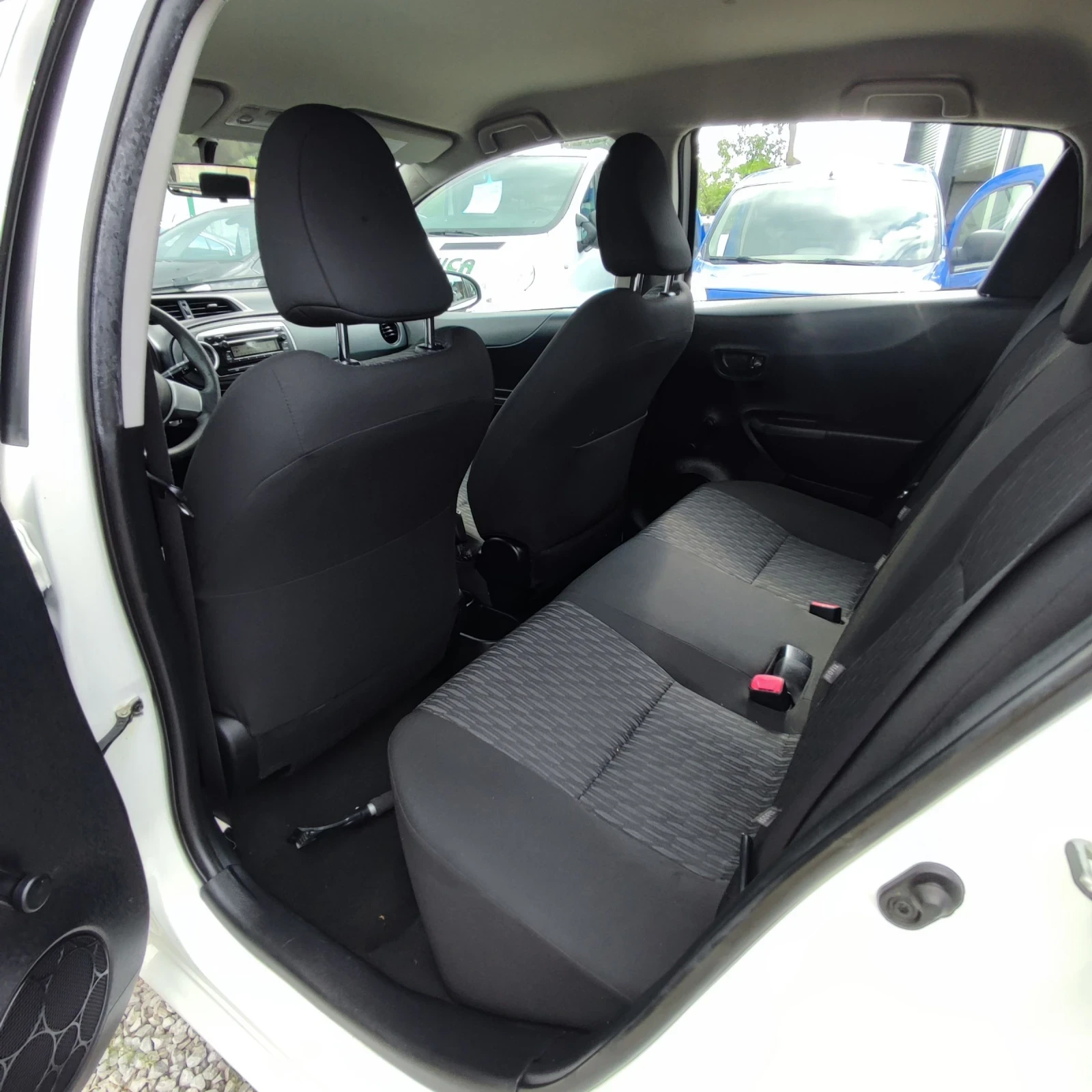 Toyota Yaris 1.0i* КЛИМАТИК* EVRO 5* , снимка 14 - Автомобили и джипове - 55177952