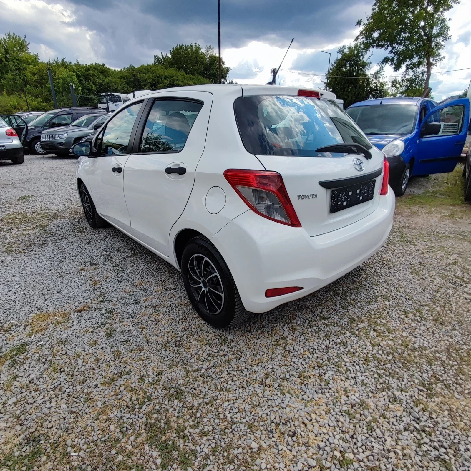 Toyota Yaris 1.0i* КЛИМАТИК* EVRO 5* , снимка 7 - Автомобили и джипове - 55177952