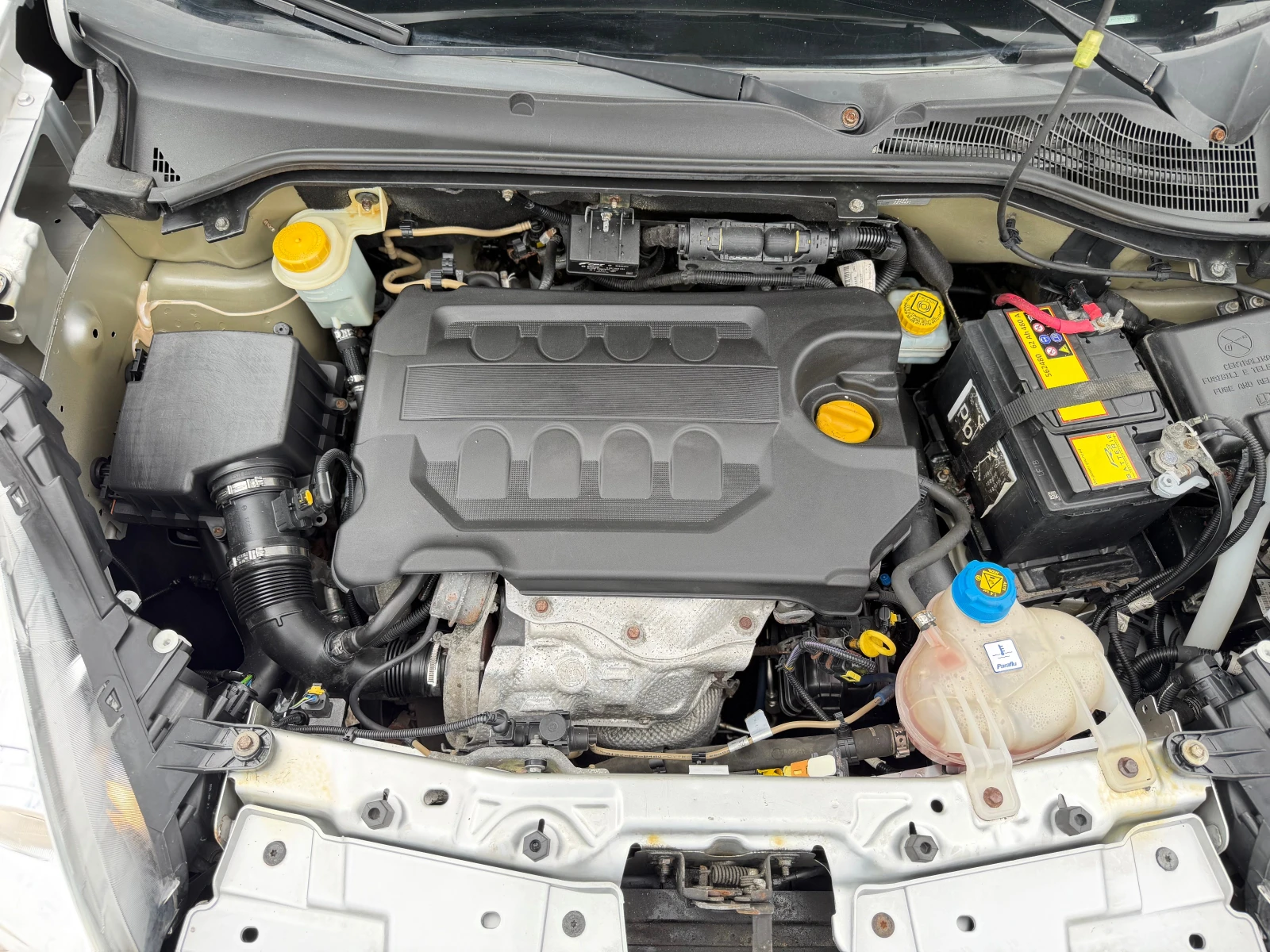 Opel Combo 1.6 дизел , снимка 16 - Автомобили и джипове - 55406190