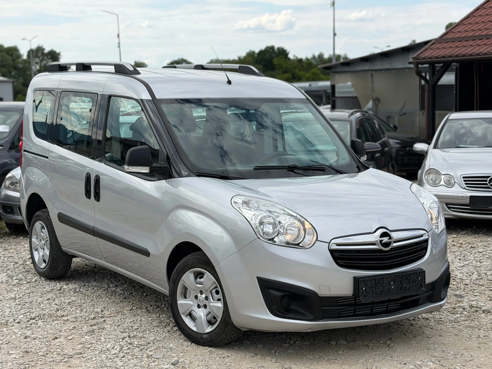 Opel Combo 1.6 дизел , снимка 3 - Автомобили и джипове - 55406190