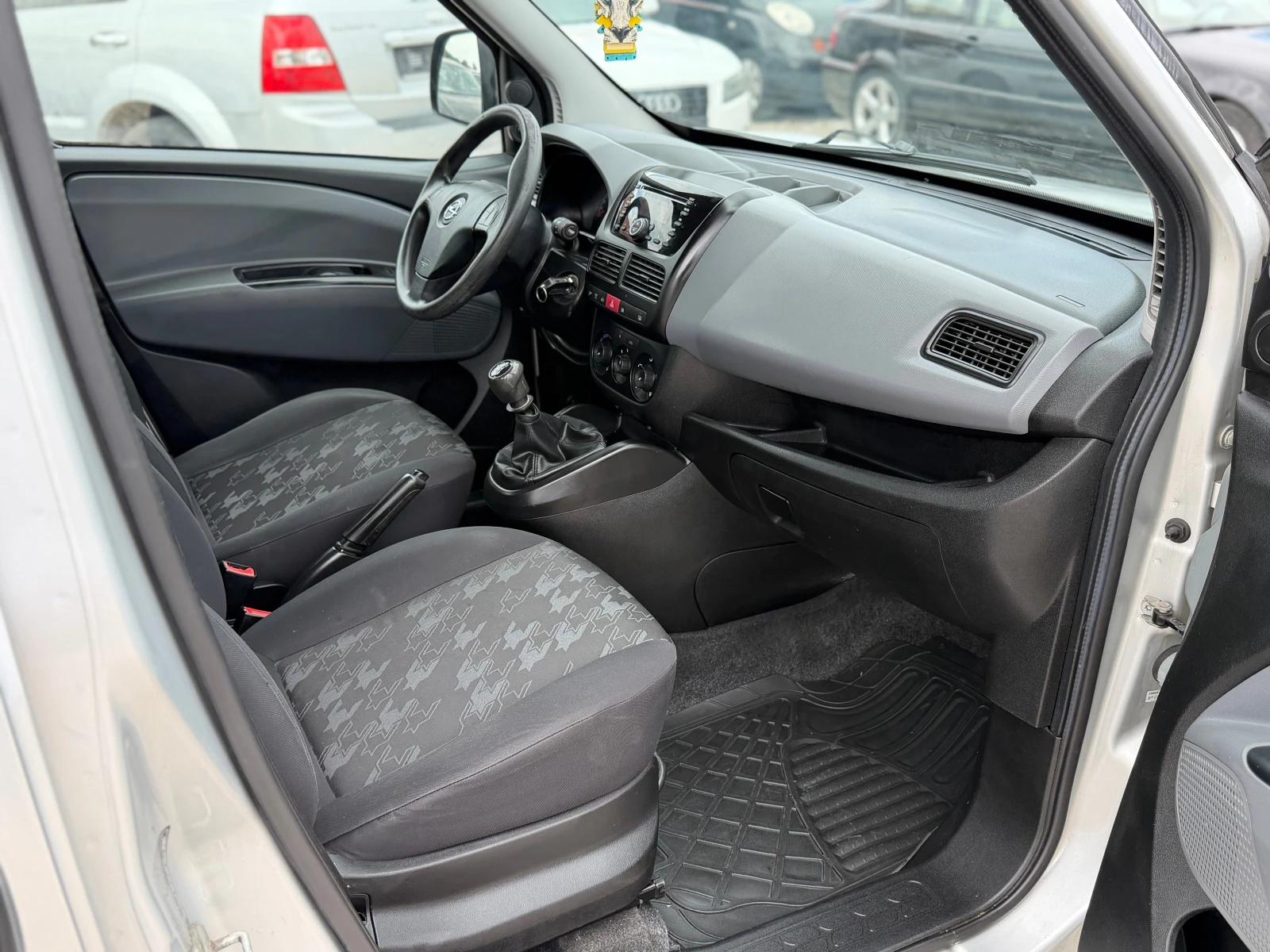 Opel Combo 1.6 дизел , снимка 13 - Автомобили и джипове - 55406190