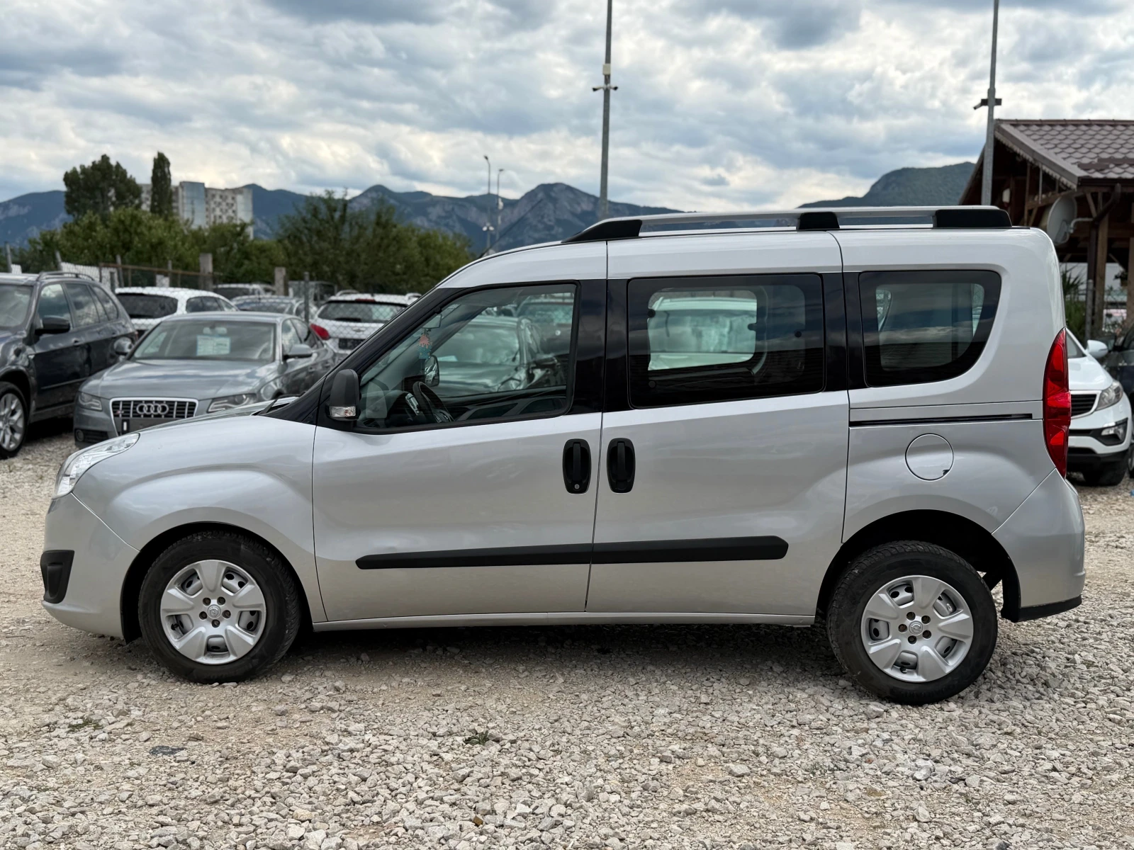 Opel Combo 1.6 дизел , снимка 9 - Автомобили и джипове - 55406190