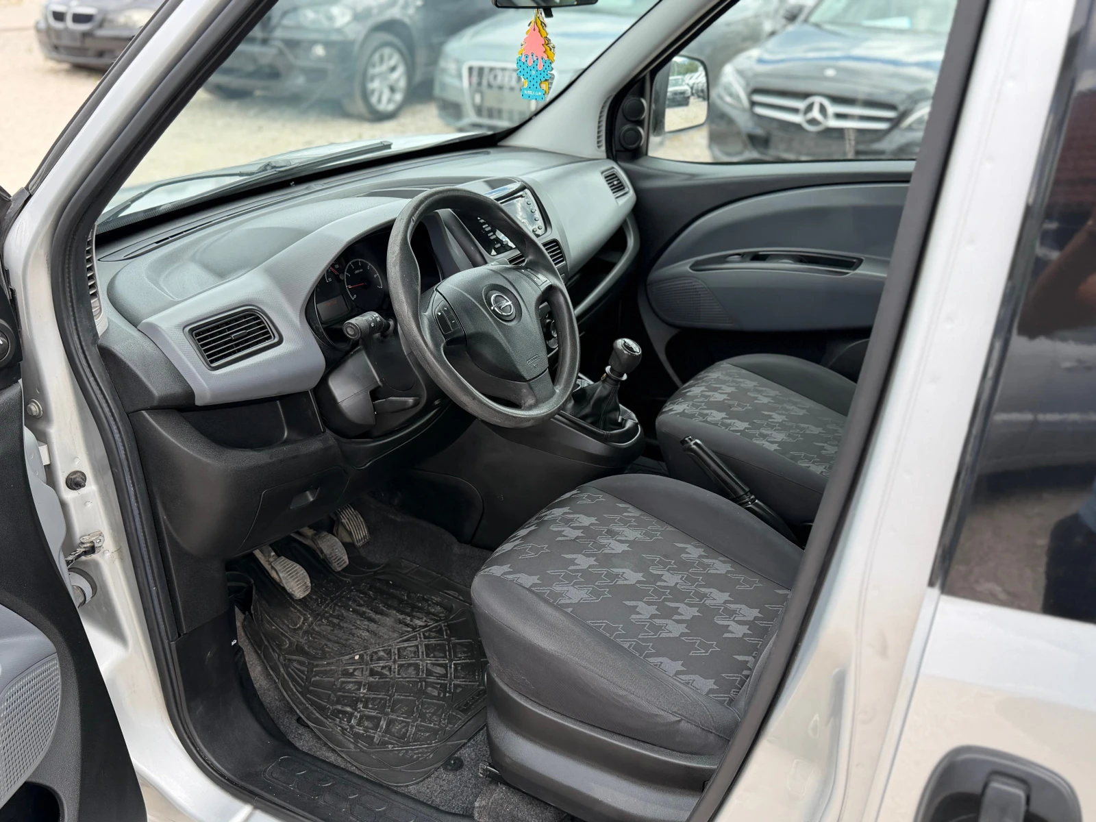 Opel Combo 1.6 дизел , снимка 11 - Автомобили и джипове - 55406190