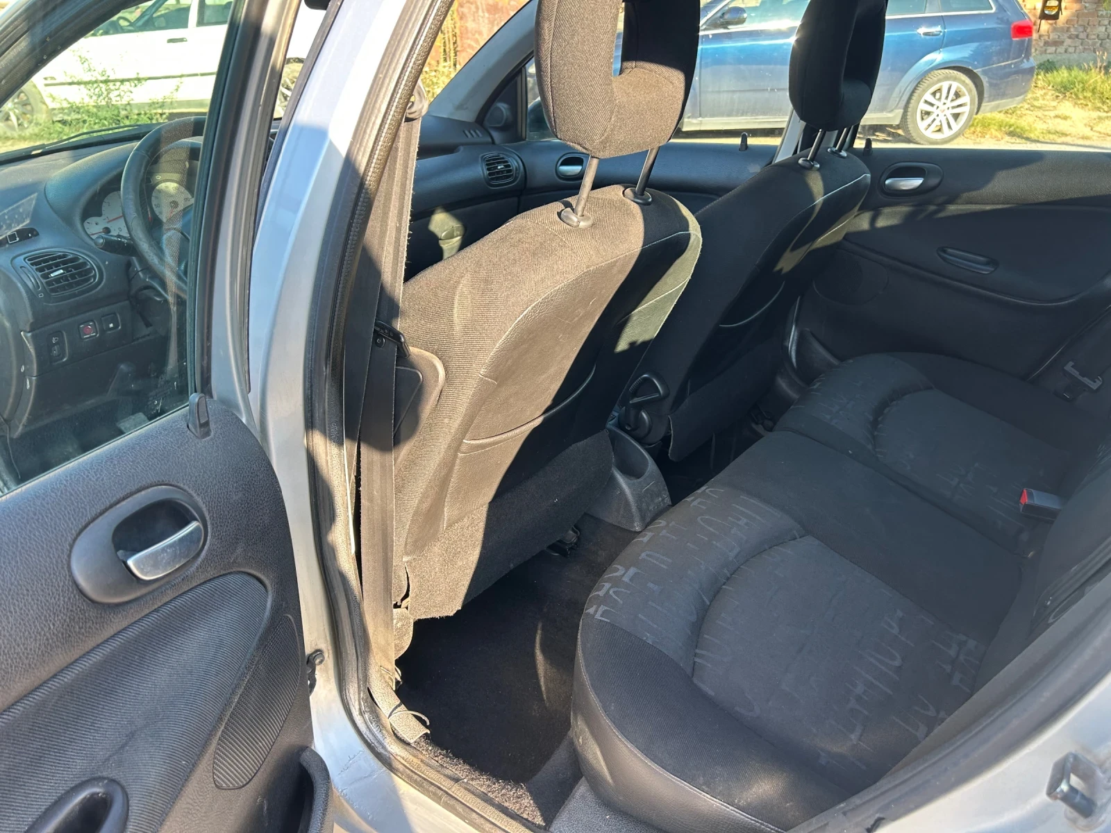 Peugeot 206, снимка 8 - Автомобили и джипове - 56010636