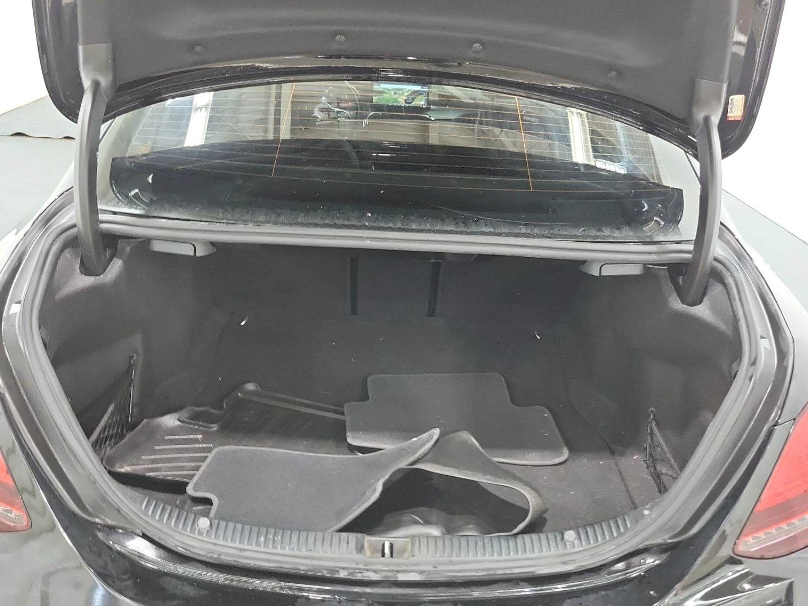 Mercedes-Benz C 300 AMG-pack* Night-pack* 360* Burmester* Keyless, снимка 16 - Автомобили и джипове - 56047875