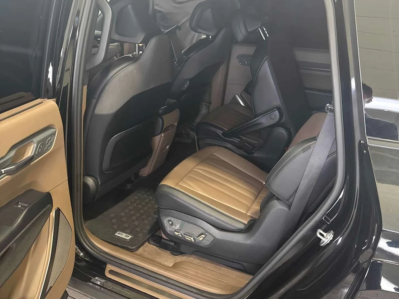 Kia EV9 Land w/GT Line Package AWD | CARFAX| ��� ��������� | Mobile.bg � ����������� 10