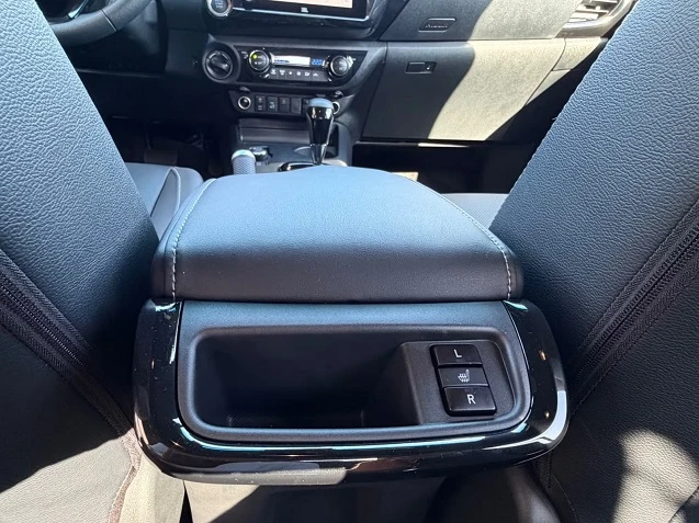 Toyota Hilux 4×4 Double Cab Invincible = NEW = Гаранция, снимка 13 - Автомобили и джипове - 55089670