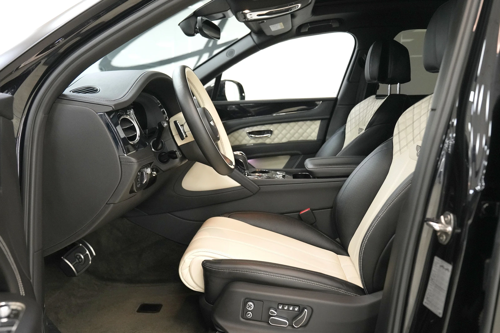 Bentley Bentayga 4.0 V8 AWD First Edition - изображение 9