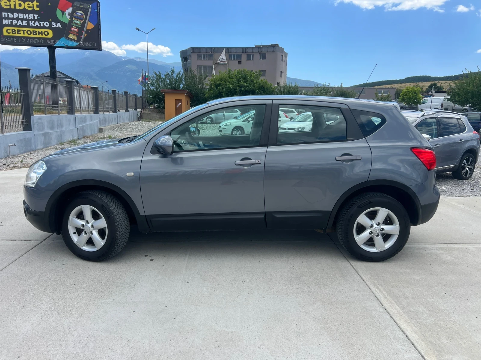 Nissan Qashqai 2.0DCI 4x4!! автомат!!, снимка 3 - Автомобили и джипове - 52445669