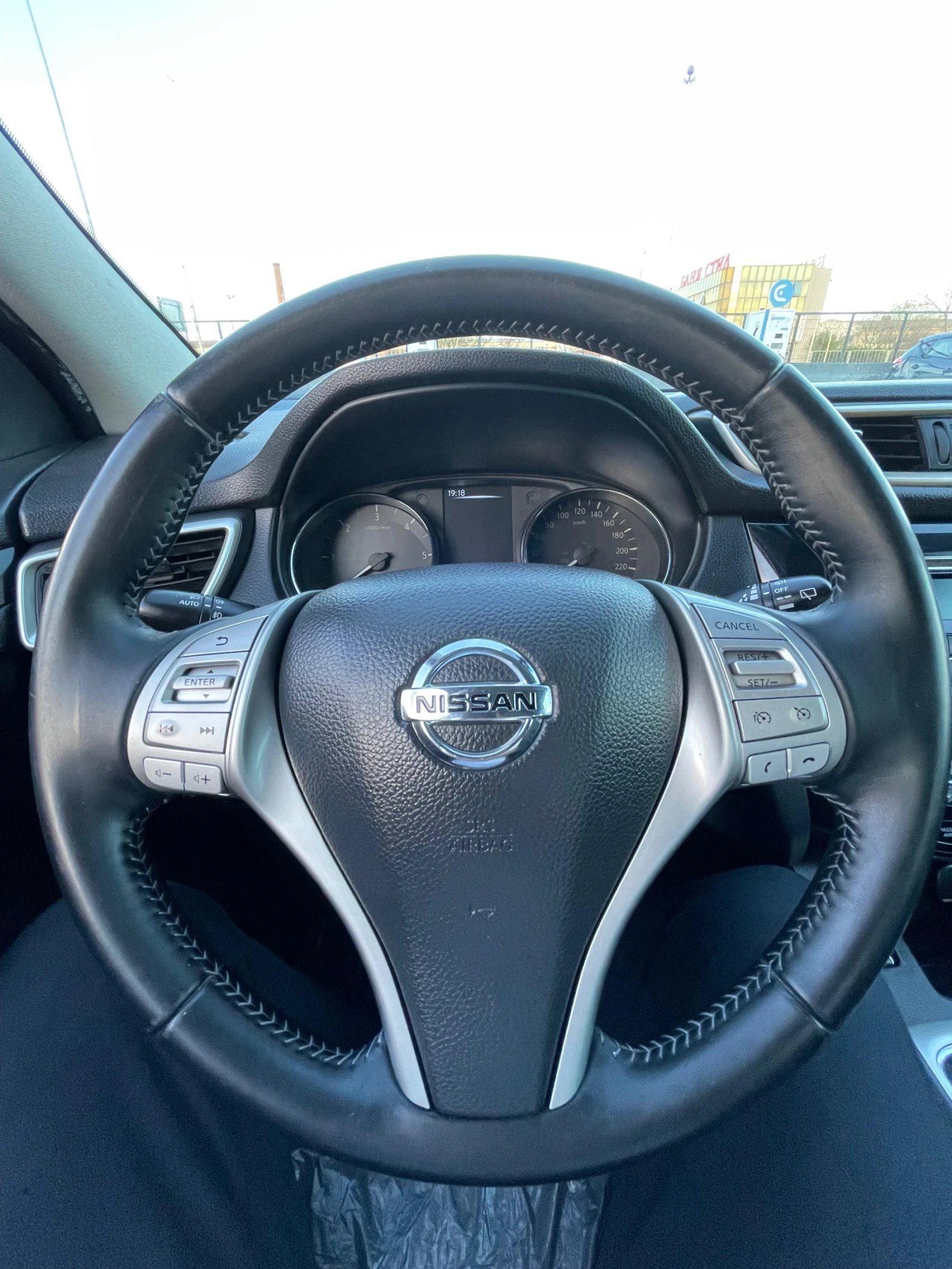 Nissan Qashqai 1.5 dci навигация , снимка 10 - Автомобили и джипове - 53884613