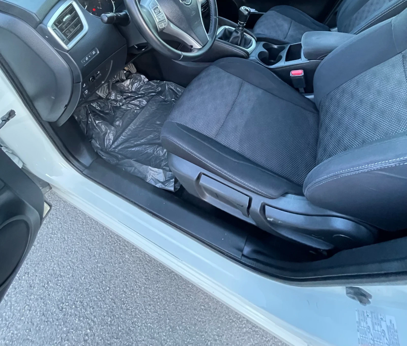 Nissan Qashqai 1.5 dci навигация , снимка 8 - Автомобили и джипове - 53884613