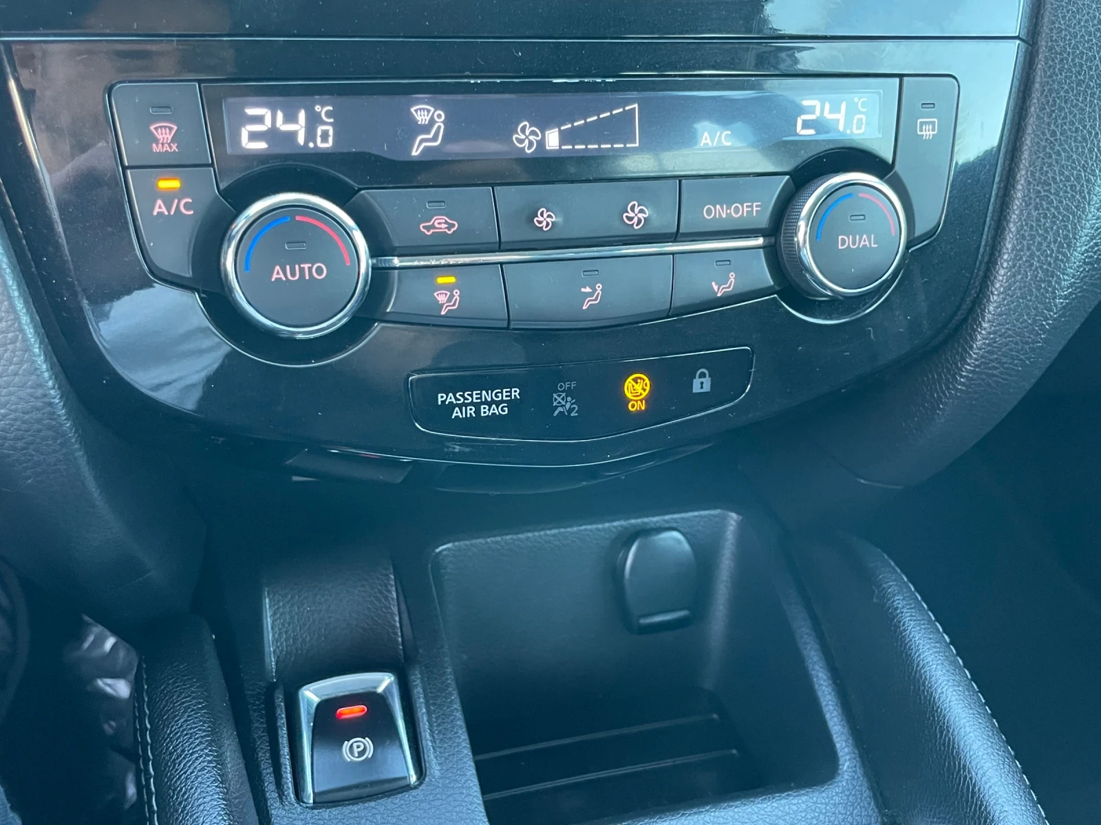 Nissan Qashqai 1.5 dci навигация , снимка 12 - Автомобили и джипове - 53884613