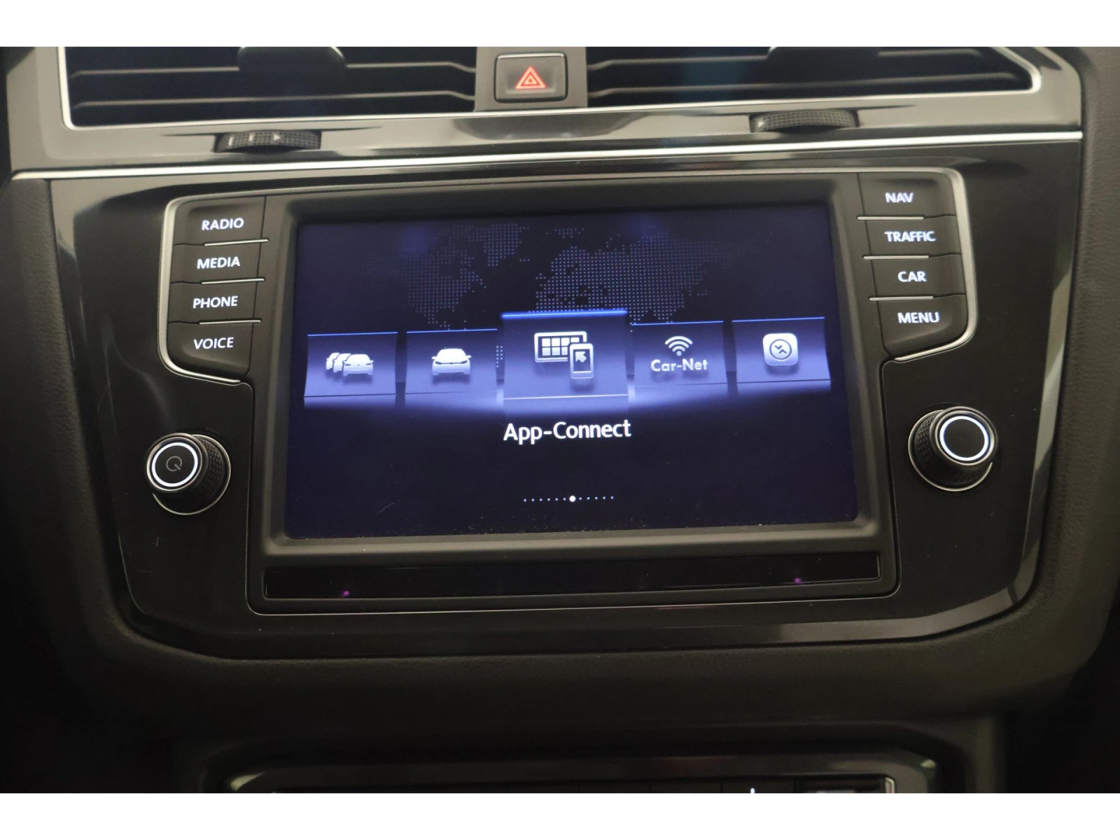 VW Tiguan 1.4 TSI Connected Series, снимка 8 - Автомобили и джипове - 53998491