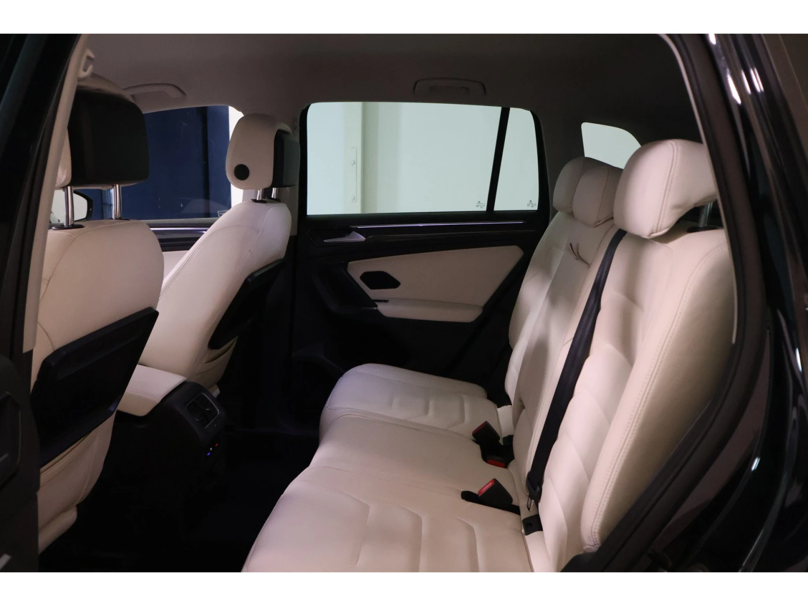 VW Tiguan 1.4 TSI Connected Series, снимка 12 - Автомобили и джипове - 53998491