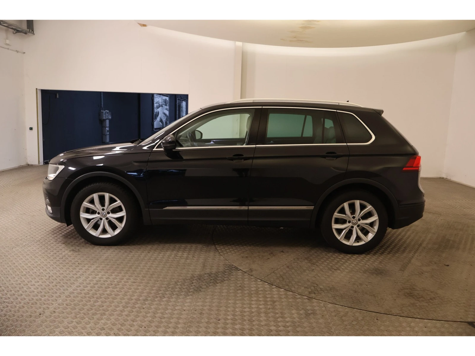 VW Tiguan 1.4 TSI Connected Series, снимка 15 - Автомобили и джипове - 53998491