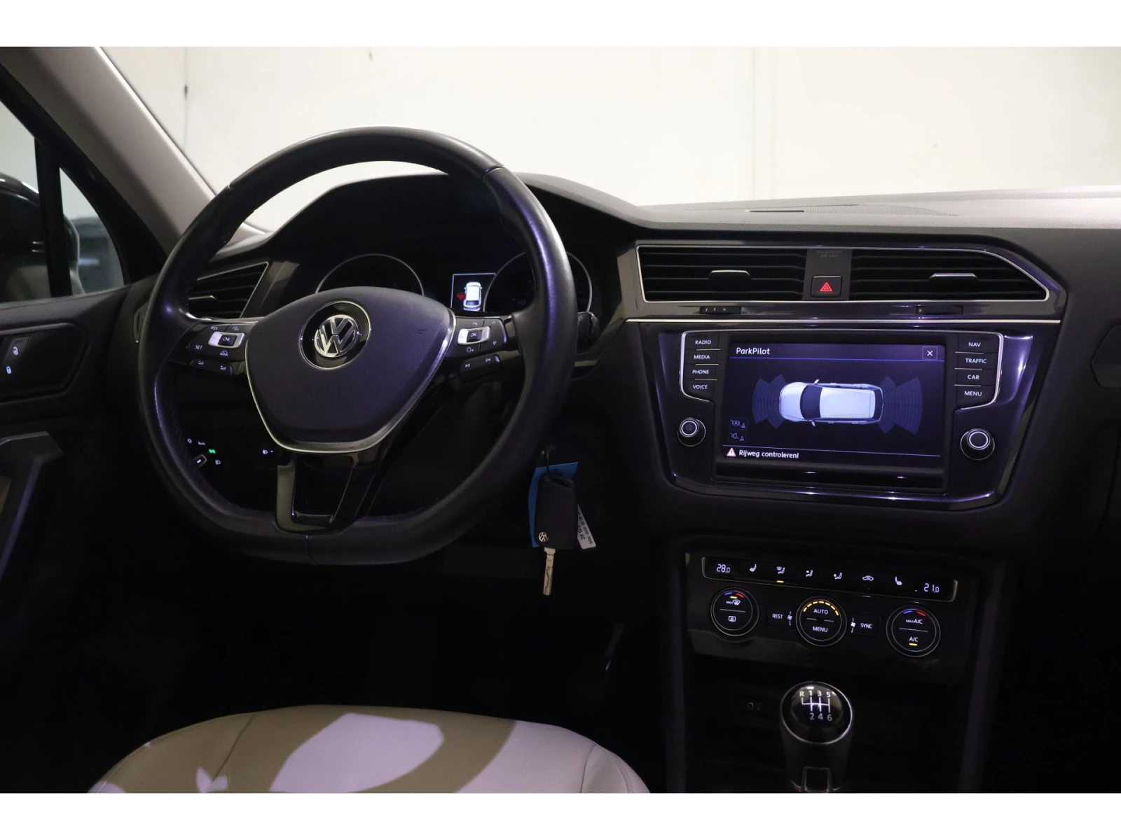 VW Tiguan 1.4 TSI Connected Series, снимка 10 - Автомобили и джипове - 53998491