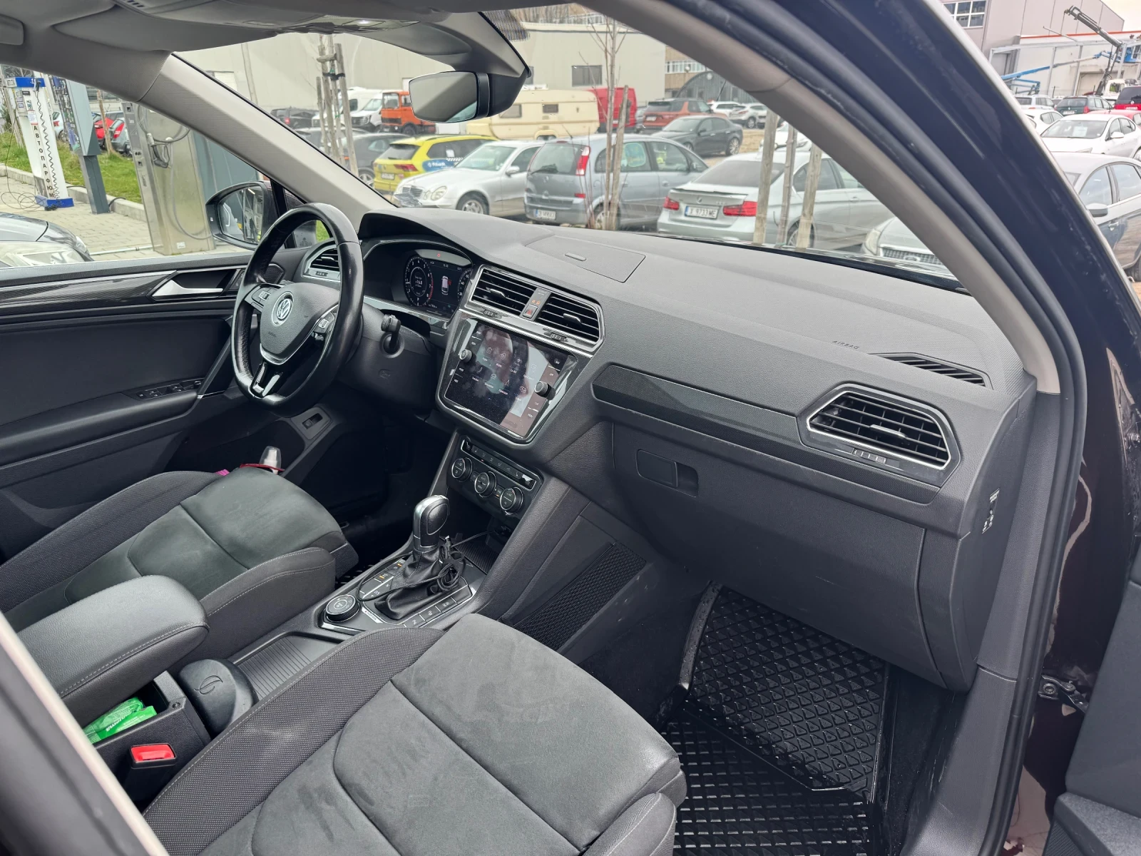 VW Tiguan, снимка 6 - Автомобили и джипове - 54043934