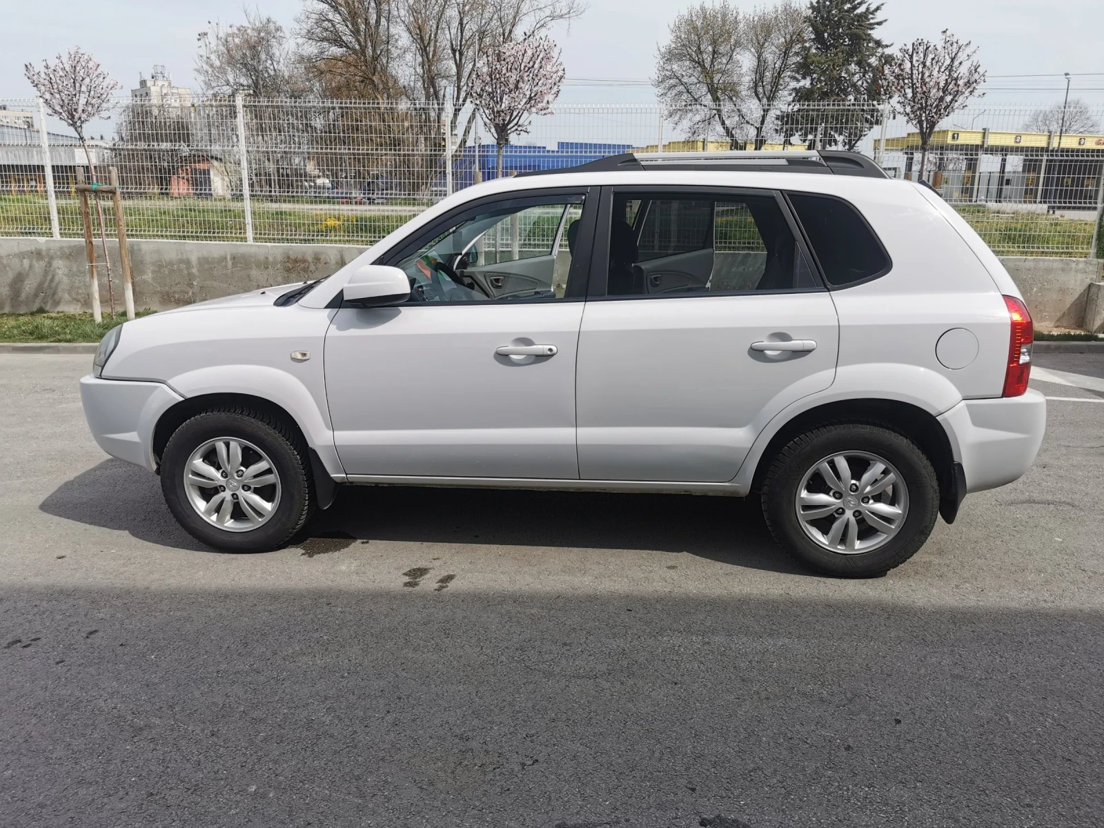 Hyundai Tucson 2.0 бензин гсз, снимка 4 - Автомобили и джипове - 54212994