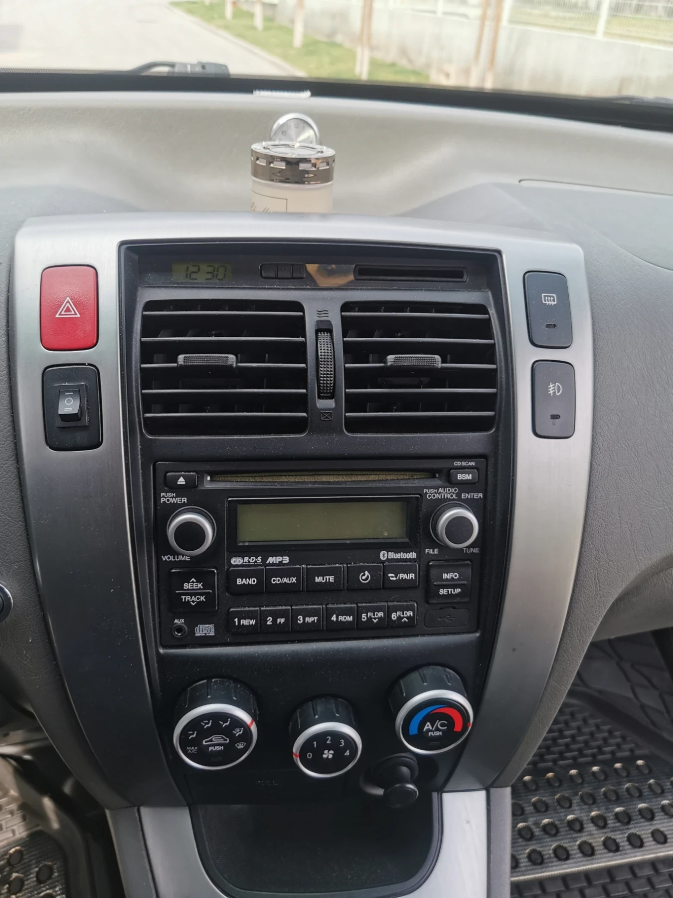 Hyundai Tucson 2.0 бензин гсз, снимка 6 - Автомобили и джипове - 54212994