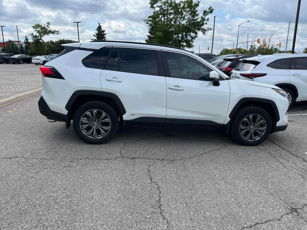 Toyota Rav4 * Hybrid XLE * АВТОКРЕДИТ БЕЗ ПЪРВОНАЧАЛНА ВНОСКА*, снимка 3 - Автомобили и джипове - 54953258