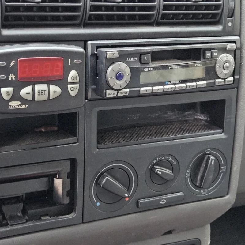 VW T4 Специализиран -хладилен, снимка 5 - Бусове и автобуси - 49969608