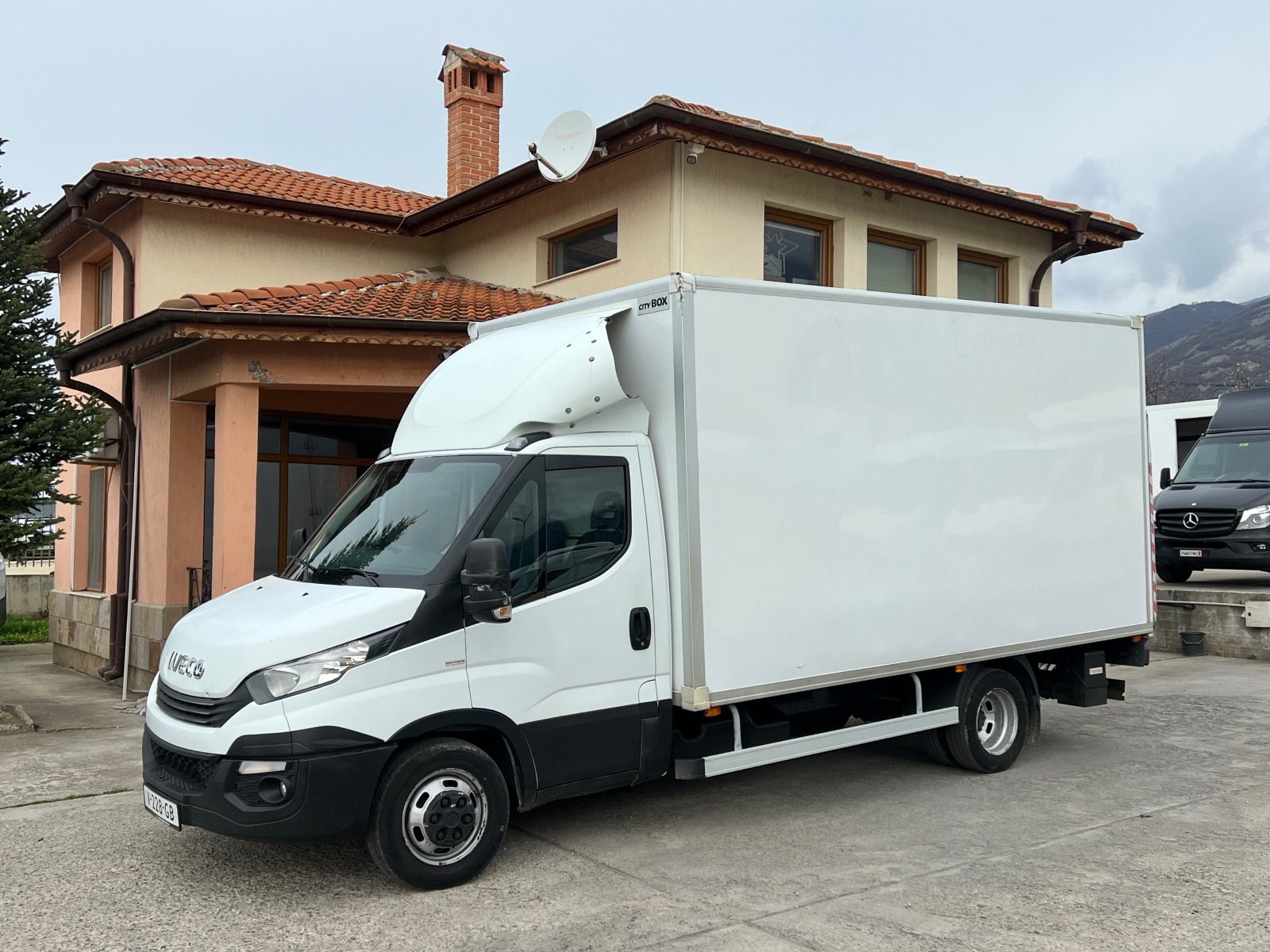 Iveco Daily 35C16 , EURO6 , 3,5 т ,  Дв Гума , Падащ борд  - изображение 1