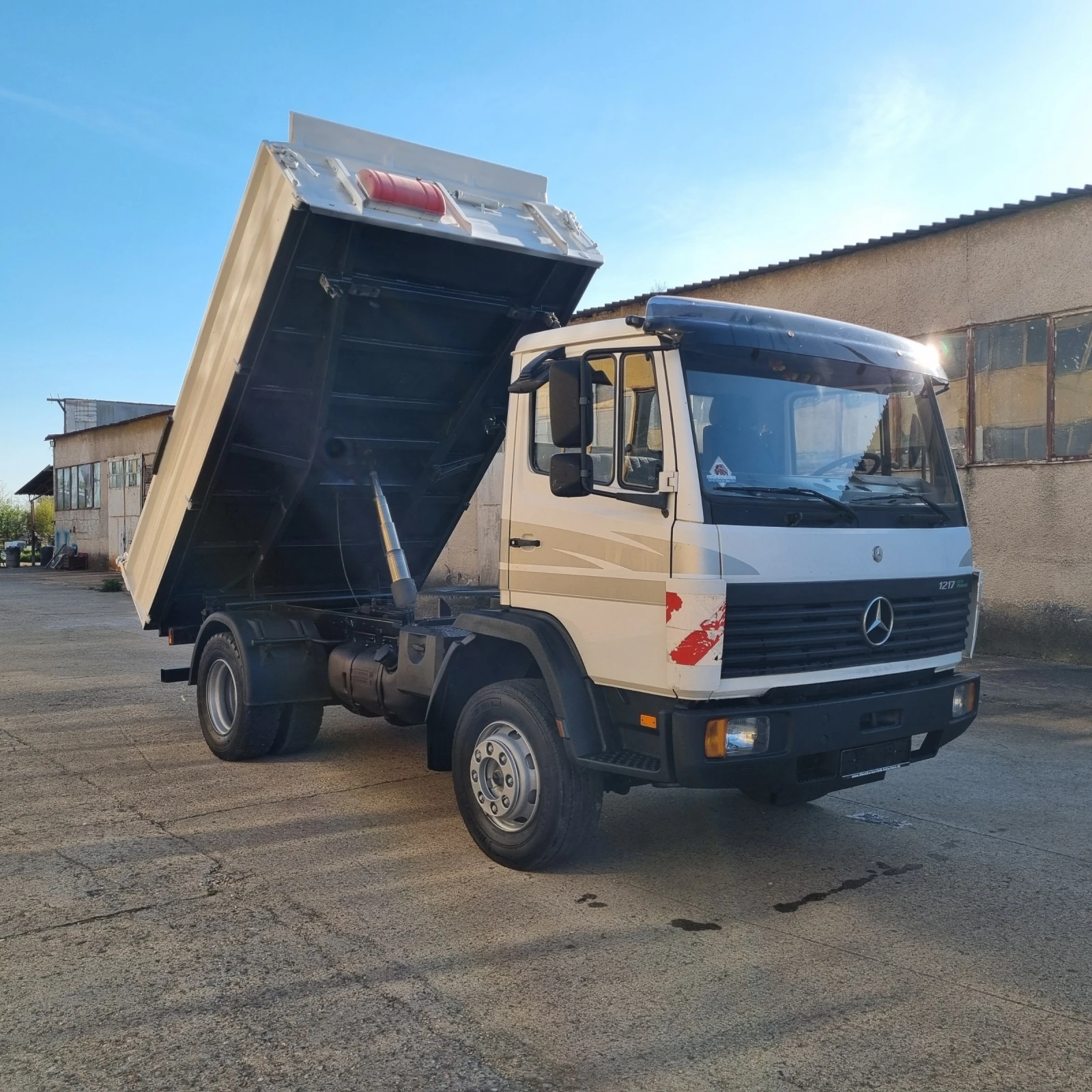 Mercedes-Benz 1317 11990кг Тристранен