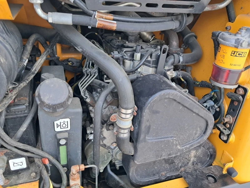 Мини челни товарачи JCB ROBOT 190, снимка 12 - Индустриална техника - 50650048