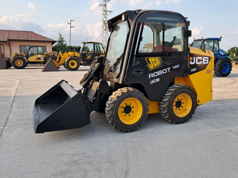 Мини челни товарачи JCB ROBOT 190