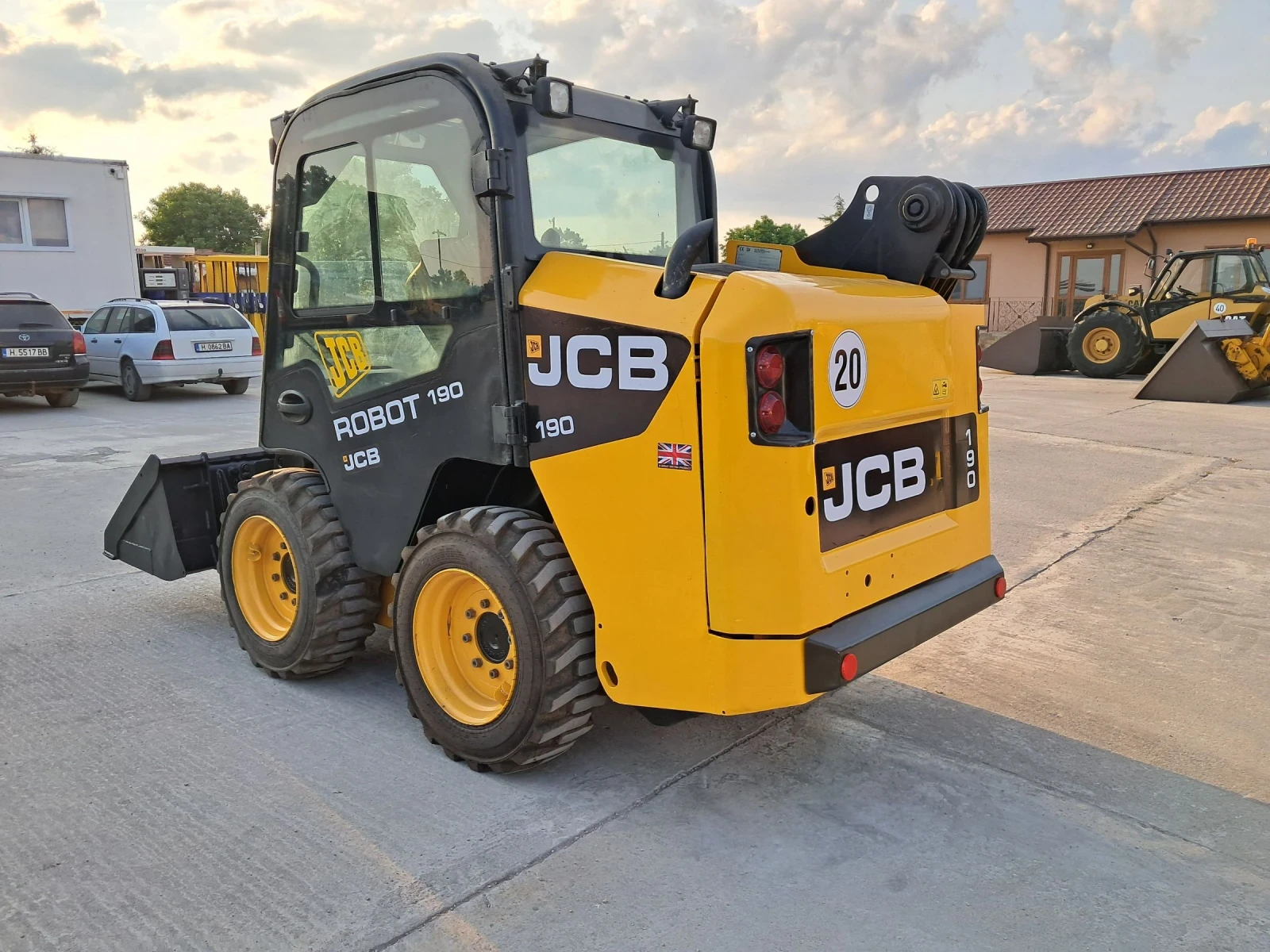Мини челни товарачи JCB ROBOT 190 - изображение 4