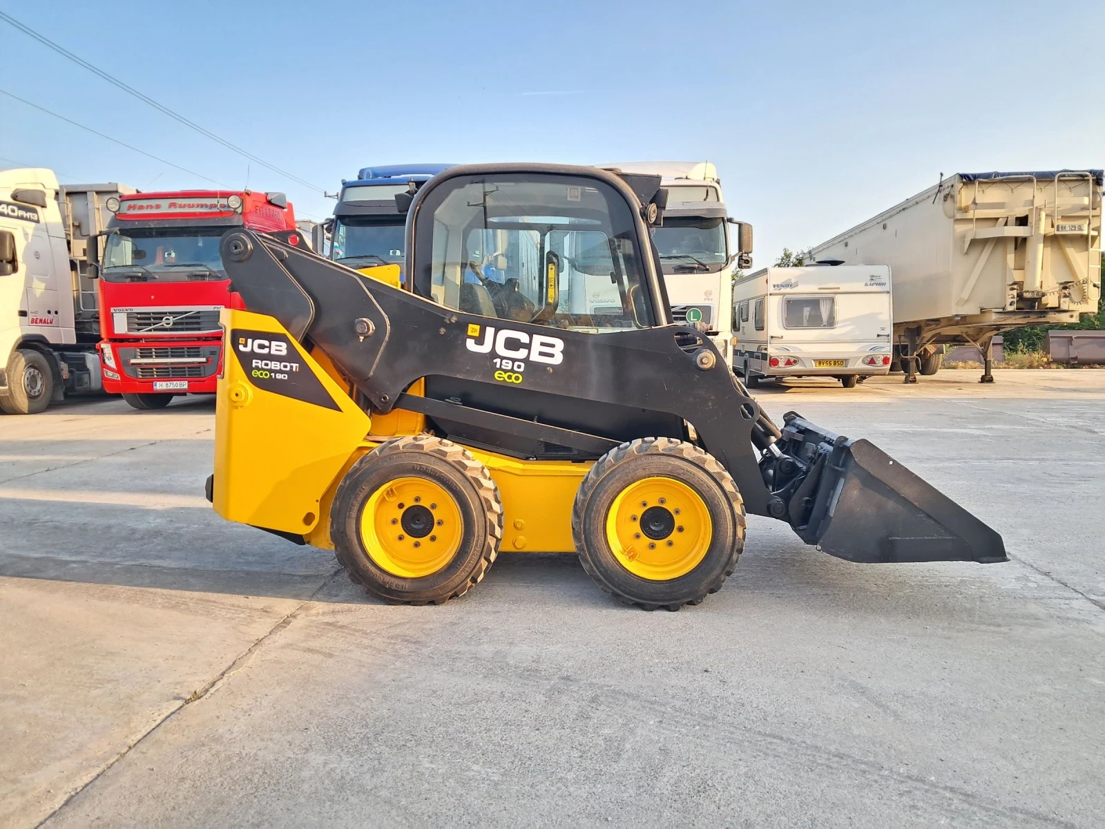 Мини челни товарачи JCB ROBOT 190 - изображение 2
