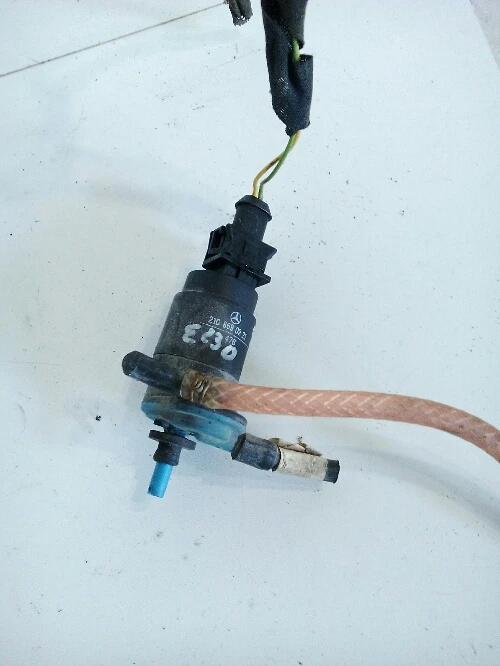 Помпа чистачки Мерцедес Е230