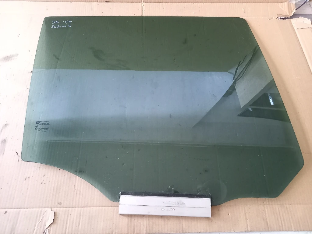 Стъкло врата задно дясно Опел Зафира Б (1)