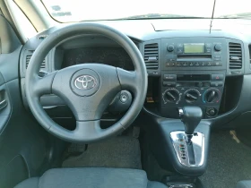 Toyota Corolla verso, снимка 12