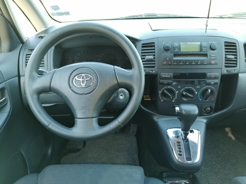 Toyota Corolla verso, снимка 12 - Автомобили и джипове - 48524834